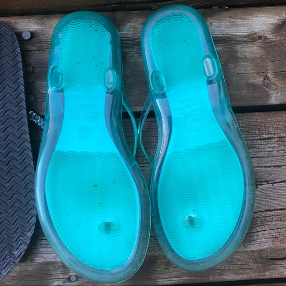 3 pairs of Flip Flops - Picture 9 of 14
